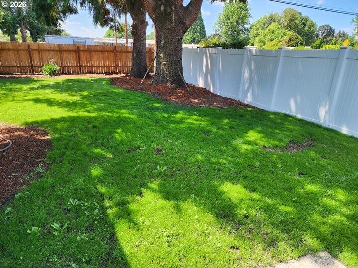 Property Photo: 1100 Quince Dr OR 97448
