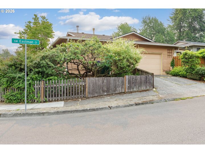 Property Photo: 370 SW 4th St OR 97080