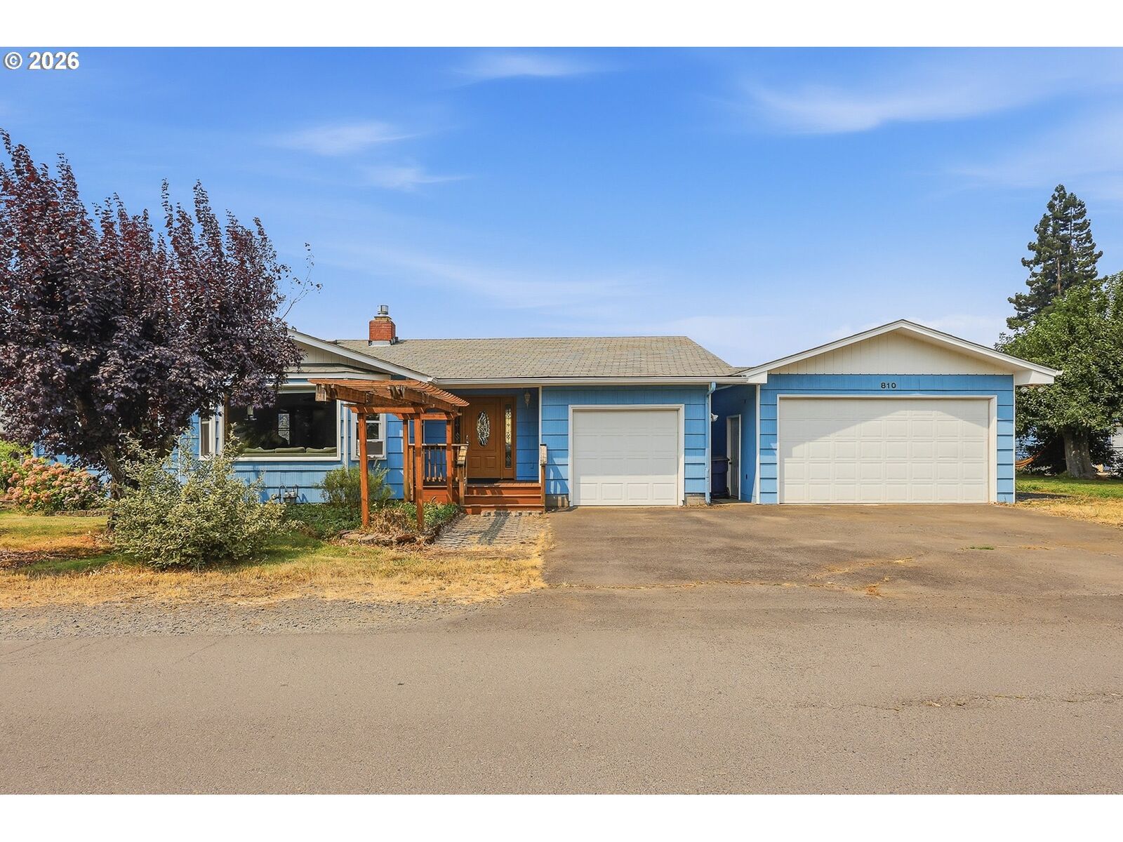 Property Photo: 810 22nd St OR 97477