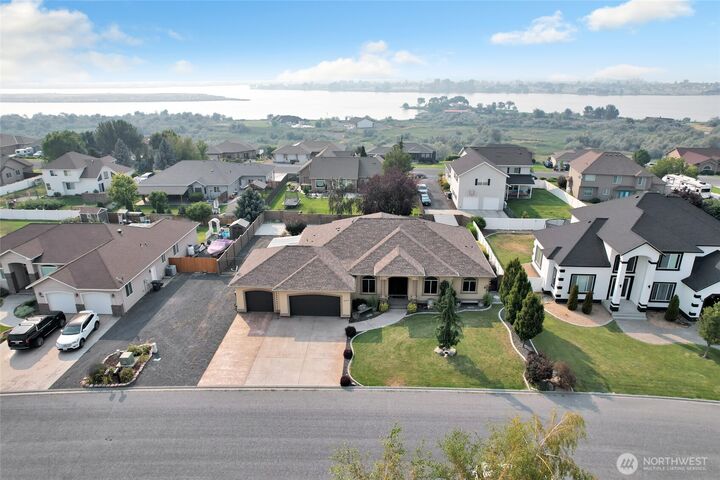 Property Photo:  440  Dream Street SE  WA 98837 
