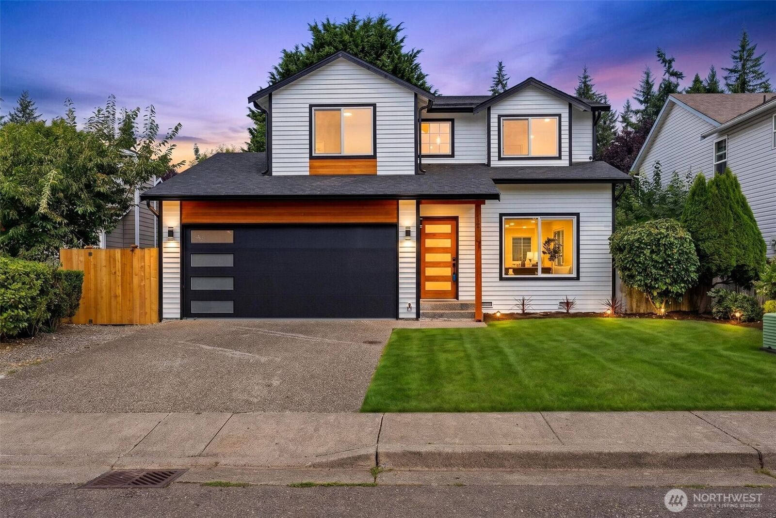 Property Photo:  107  Alder Street  WA 98203 