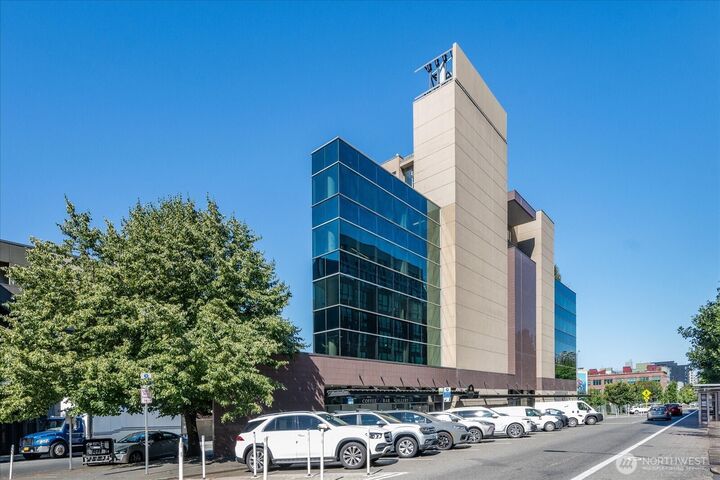 Property Photo:  2125  Western Avenue 3  WA 98121 