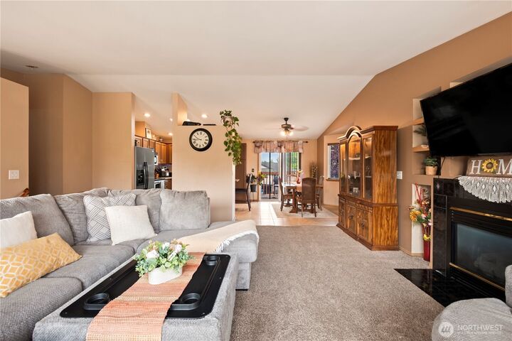 Property Photo: 8324 17 Street SE WA 98258
