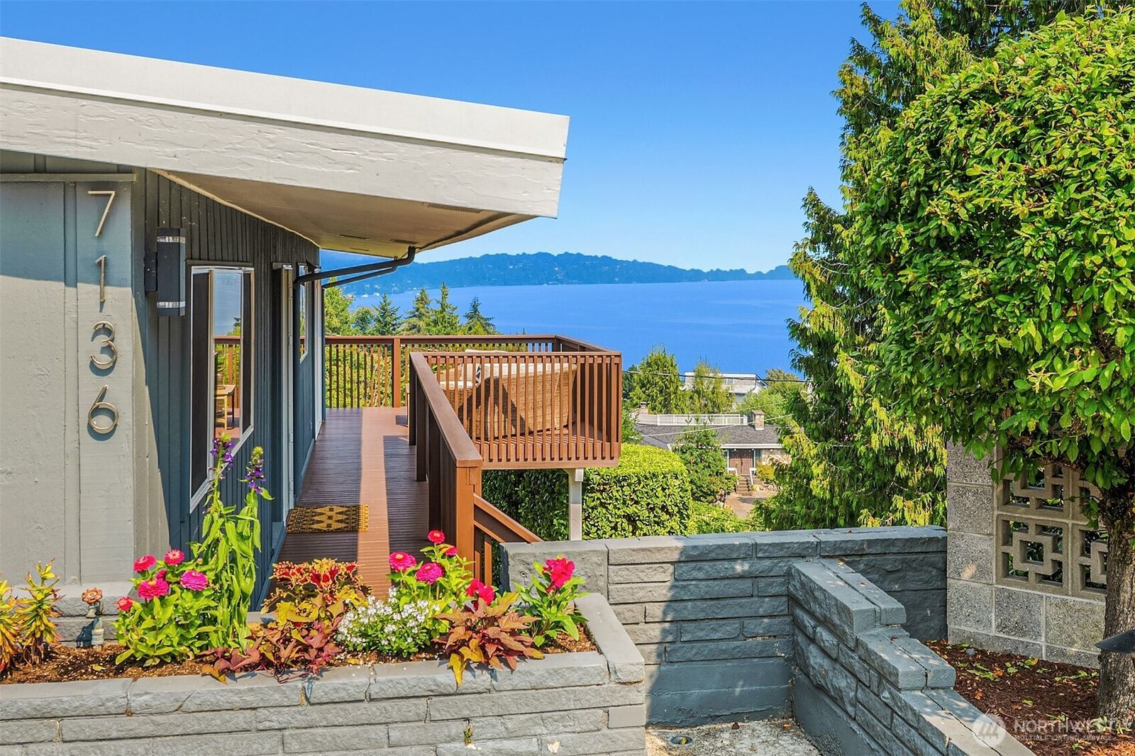 Property Photo: 7136 S Sunnycrest Road WA 98178