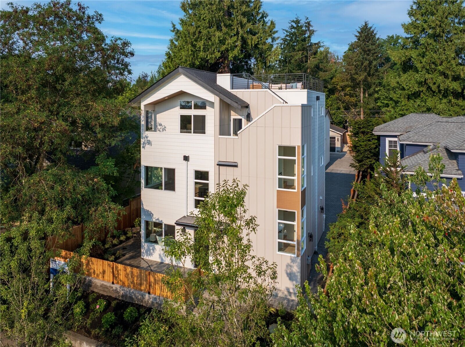 Property Photo: 613 18th Avenue E WA 98112
