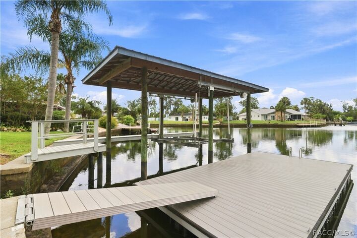 Property Photo: 1520 SE Pinwheel Drive FL 34429