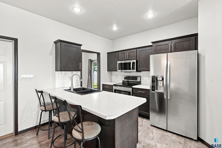Property Photo:  5108 E Villa Ridge St  SD 57110 