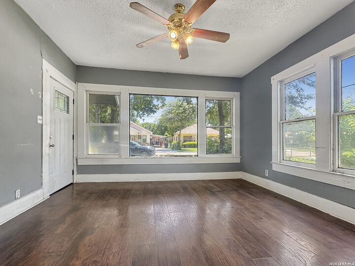 Property Photo:  423 Barrett Place  TX 78225 