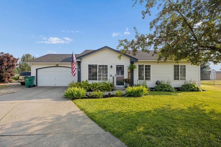Property Photo: 20216 E Grace Ln WA 99027
