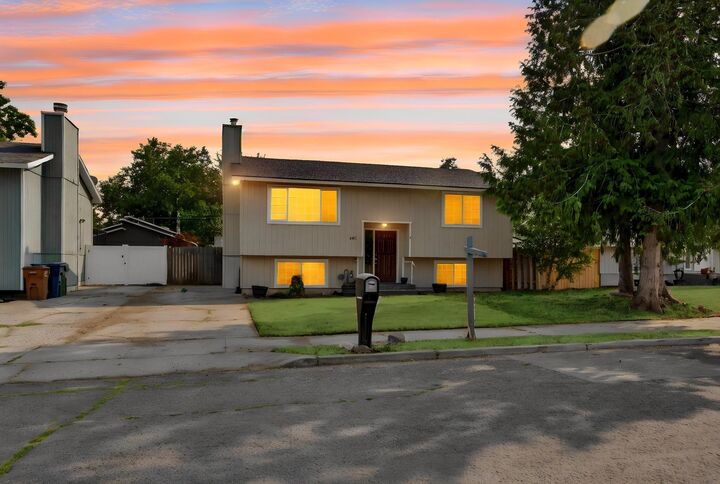Property Photo:  4212 E 24th Ave  WA 99223 