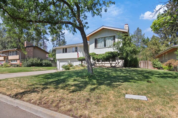 Property Photo: 25 E Salmon Ave WA 99218