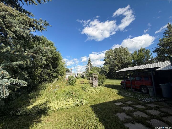 Property Photo: 143 Gladstone Avenue N SK S3N 2A7