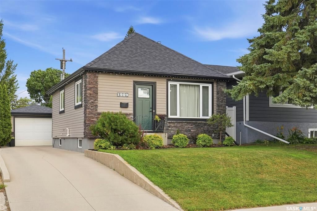 Property Photo: 1909 William Avenue SK S7J 1A1