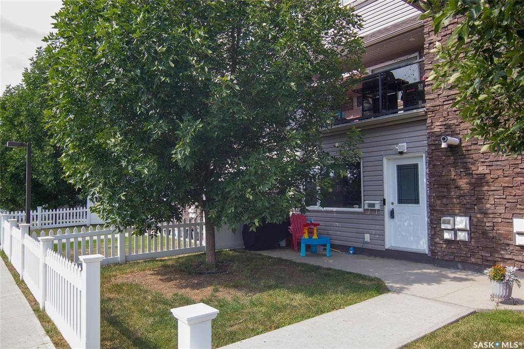 Property Photo: 1303 Richardson Road 603 SK S7R 0L1