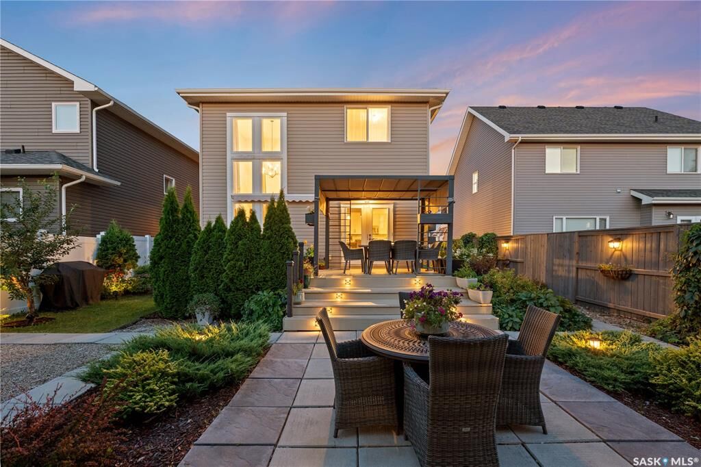 Property Photo: 1231 Pringle Way SK S7T 1C9