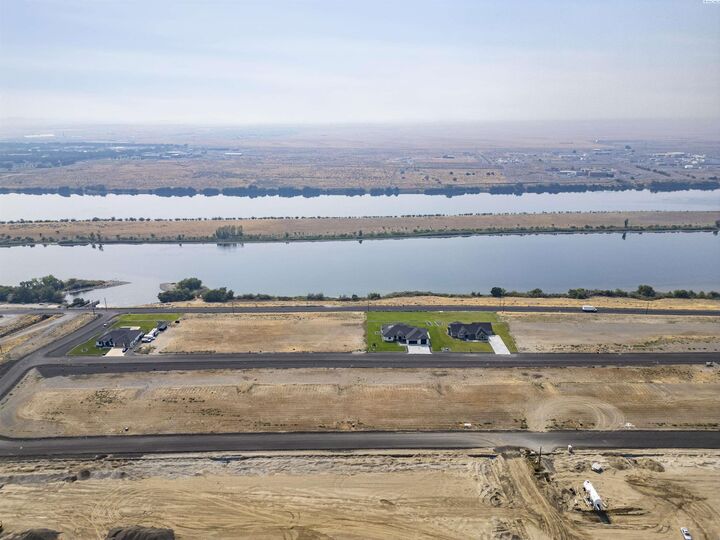 Property Photo: 97 Riviera Drive 8 WA 99301