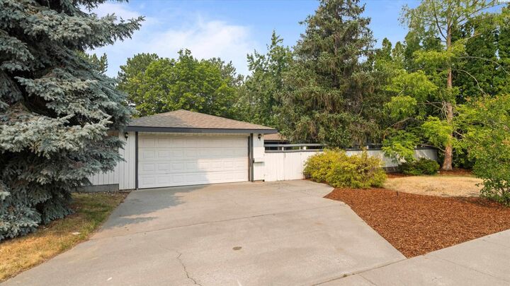 Property Photo:  2407 Michael Ave  WA 99352 
