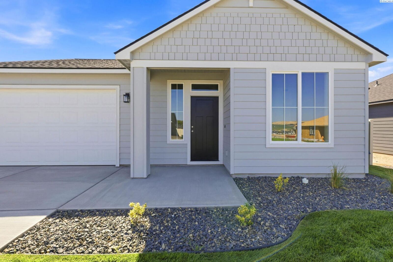 Property Photo:  1205 18th St  WA 99320 