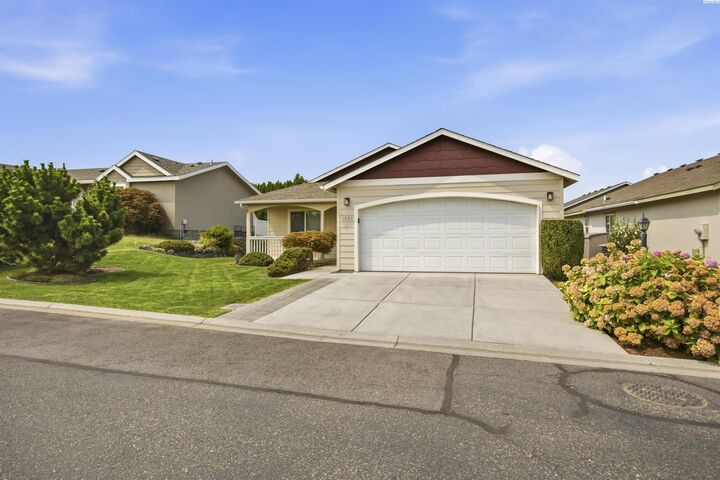 Property Photo:  1691 Cactus Loop  WA 99352 