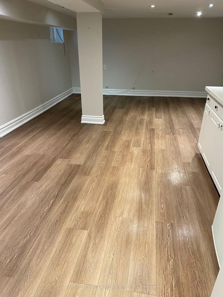 Photo de la propriété:  154 Sorauren Avenue Lower  ON M6R 2E5 
