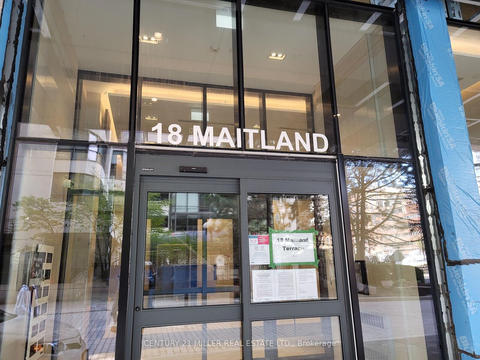 Property Photo: 18 Maitland Terrace 802 ON M4Y 1Y4
