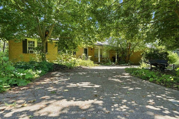Property Photo: 490 Tapleytown Road ON L8J 3K6