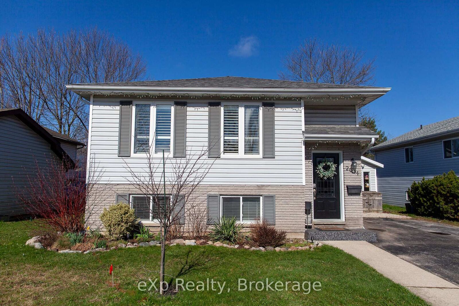 Property Photo:  2634 9th Avenue E  ON N4K 6T9 