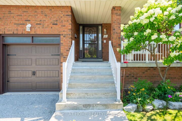 11 Timber Lane — photo 1