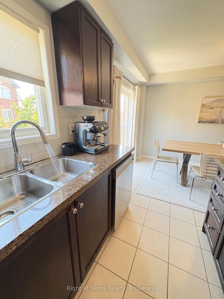 Property Photo: 2179 Fiddlers Way 65 ON L6M 0L6
