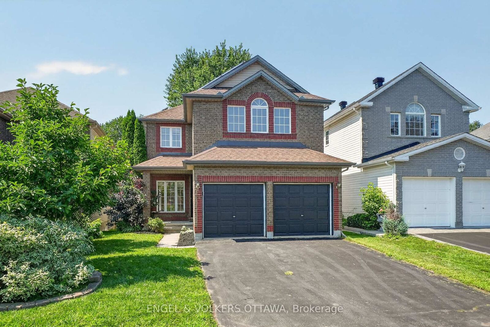 Property Photo: 53 Borealis Crescent ON K1K 4T5