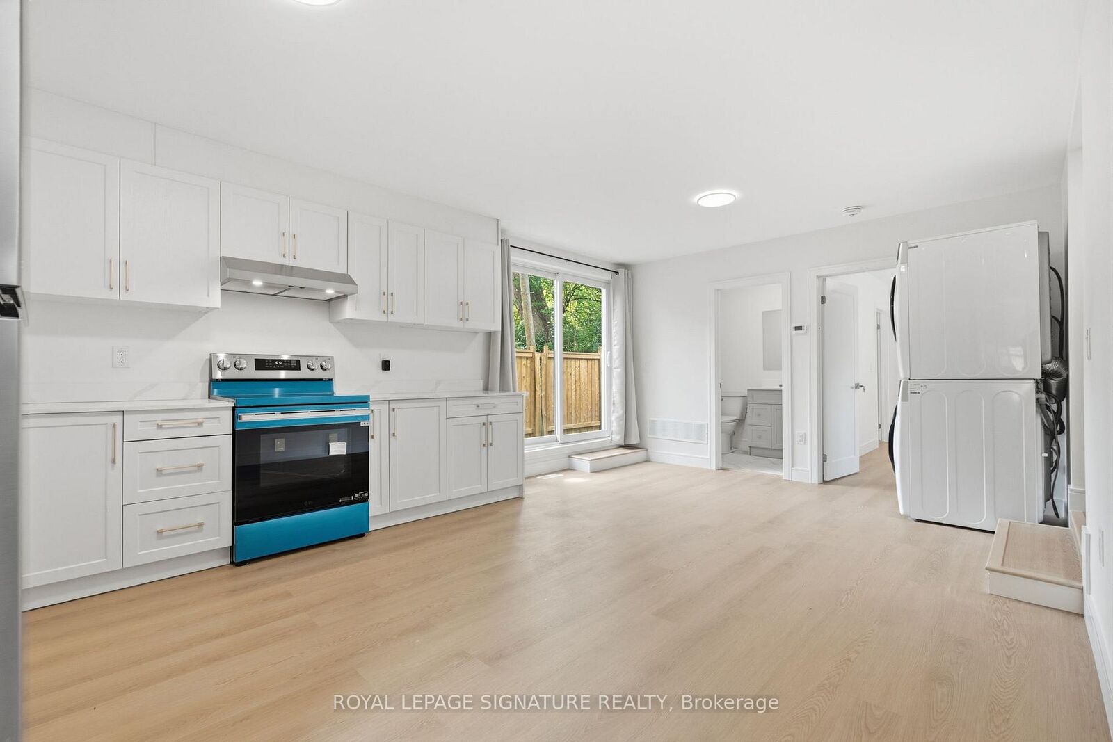 Property Photo:  53 Bishop Avenue 5  ON M2M 1Z4 