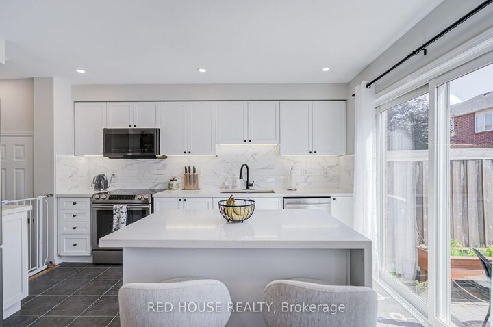 Property Photo: 332 Prosser Circle ON L9T 0P5