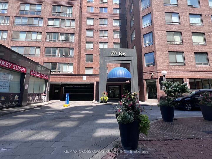 Property Photo:  633 Bay Street Ph12  ON M5G 2G4 