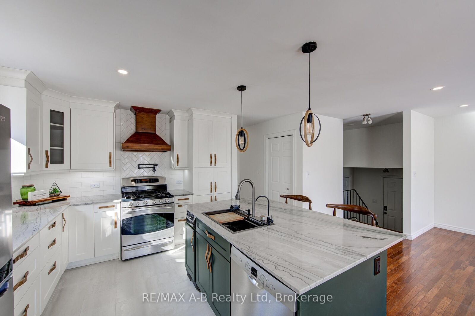 Property Photo: 29 Dunsford Crescent ON N4X 1A5