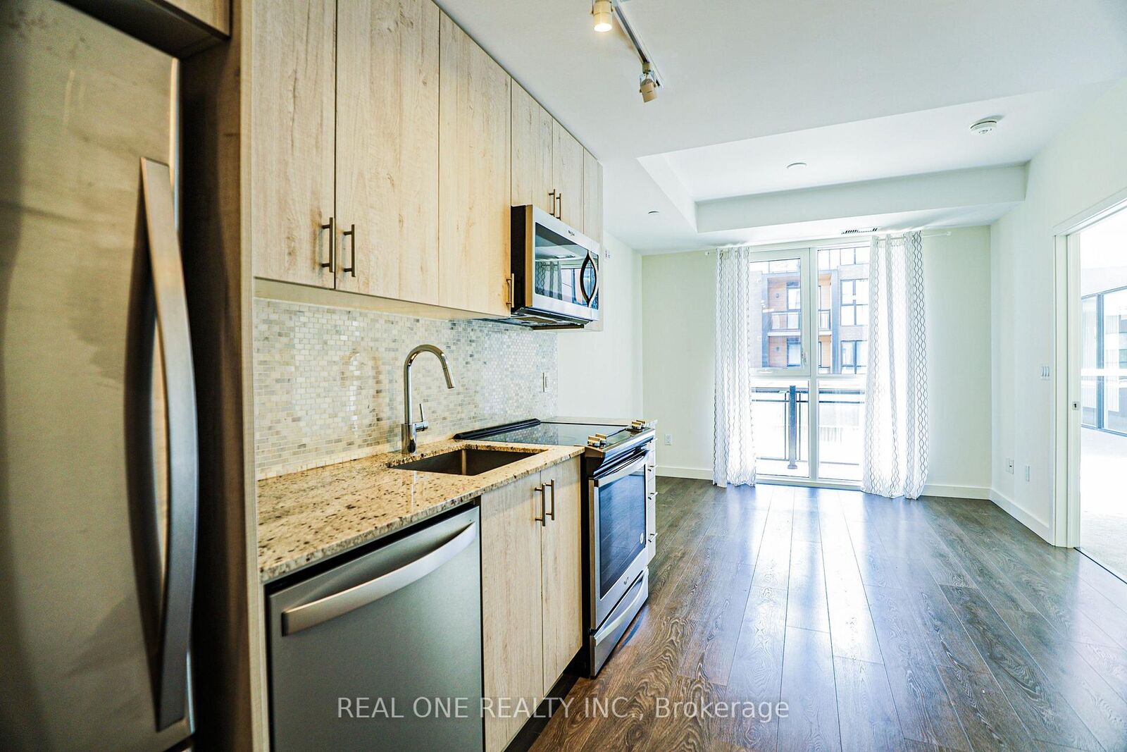 Property Photo: 150 Sabina Drive 209 ON L6H 0W3