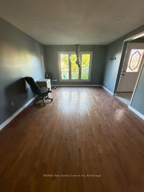 Property Photo: 22 Calais Place E ON N2M 5M1