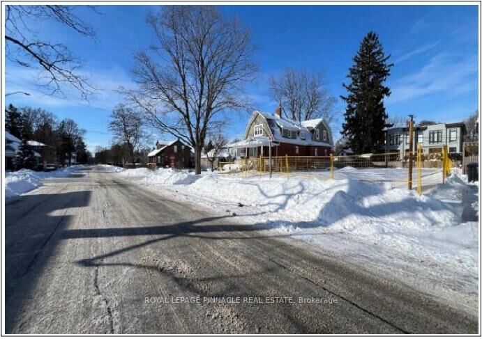 Property Photo: 52 Forest Avenue ON L5G 1L2