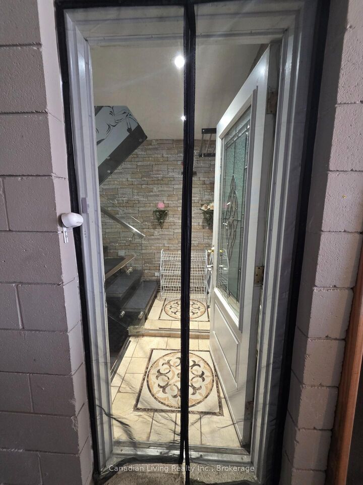 Property Photo: 138 Milestone Crescent Lower ON L4G 3M2