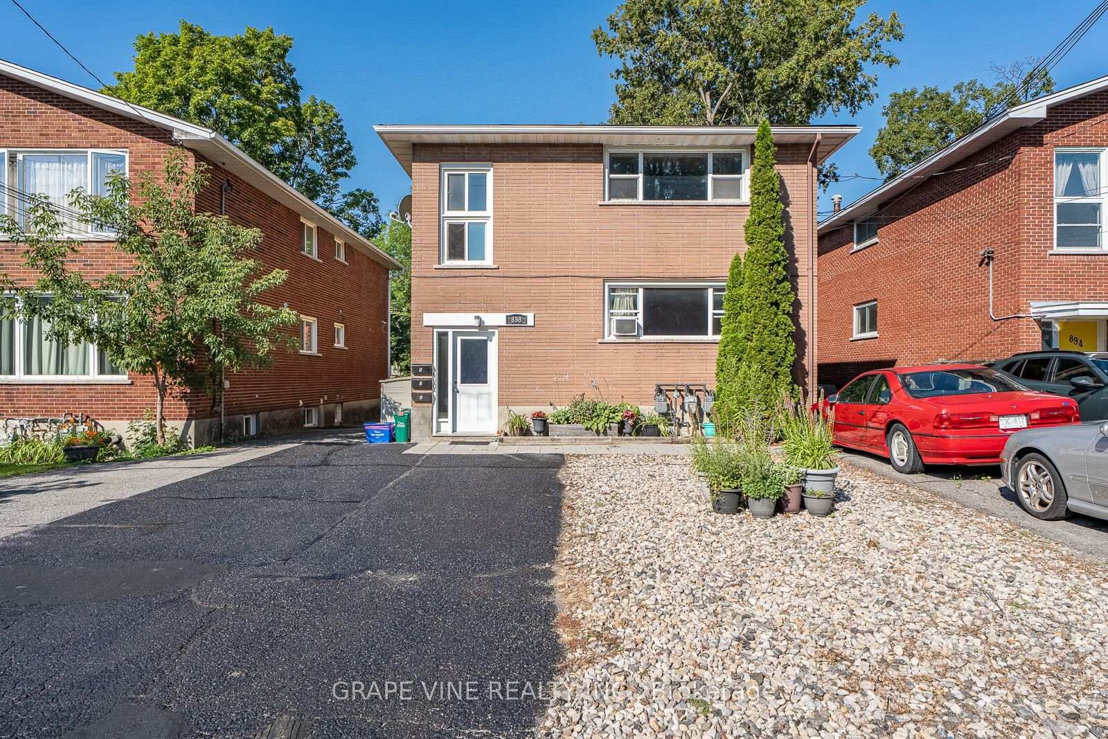 Property Photo: 898 Watson Avenue ON K2B 6B9
