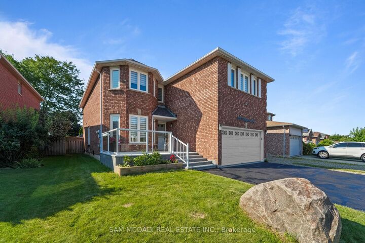 Property Photo: 3071 Bayberry Drive ON L5N 6P1