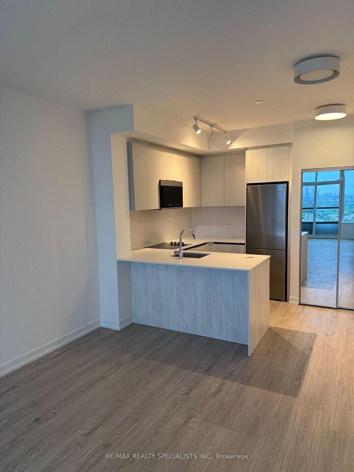 Property Photo: 2485 Eglington Avenue W 1506 ON L5M 2T1