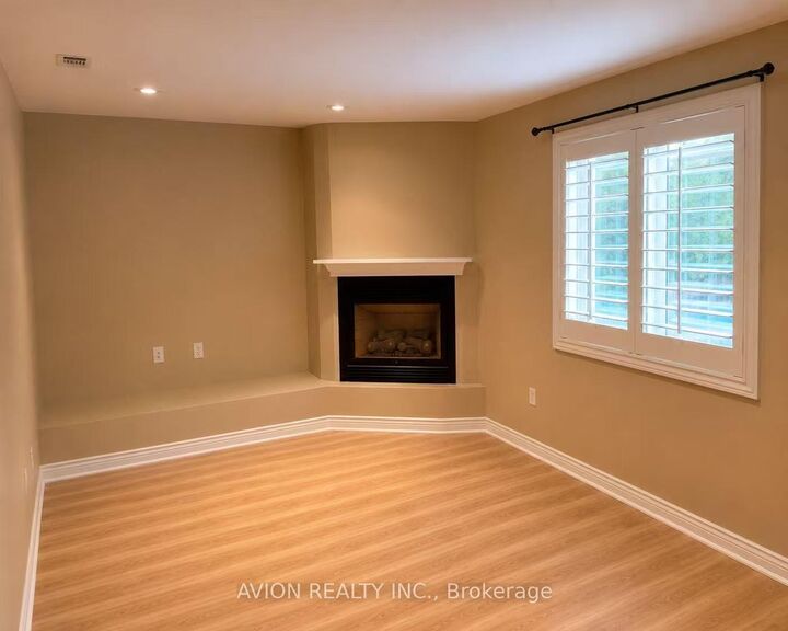 Photo de la propriété:  Bsmt-947 Northern Prospect Crescent  ON L3X 1N8 