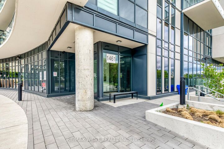 Property Photo: 1461 Lawrence Avenue W 1104 ON M6L 0A6