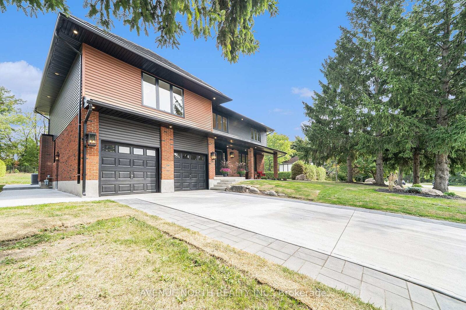 Property Photo: 19 Newland Drive E ON K2J 3Z8