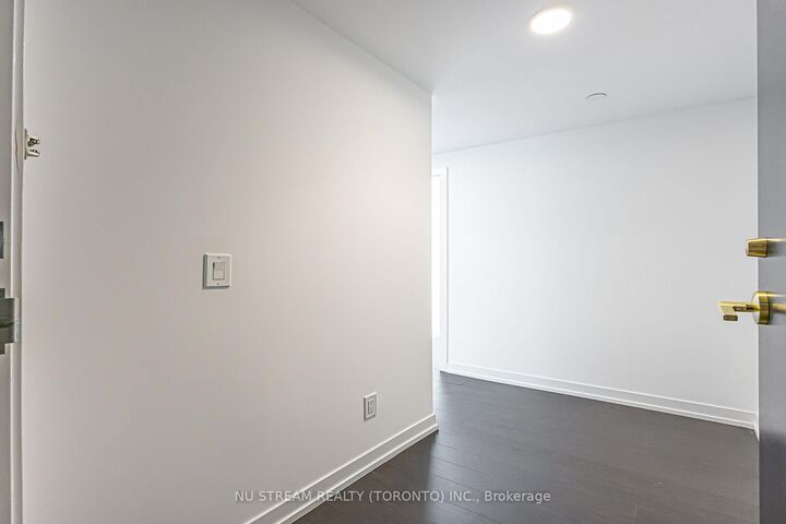 Property Photo:  85 Wood Street 1512  ON M4Y 0E8 