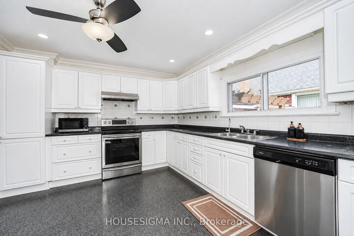93 Brock Street W — photo 1