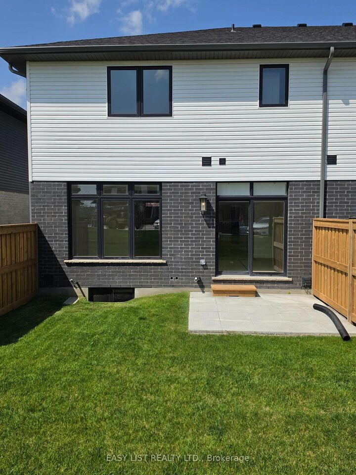 Property Photo: 55 Teal Drive 43 ON N1C 1G4
