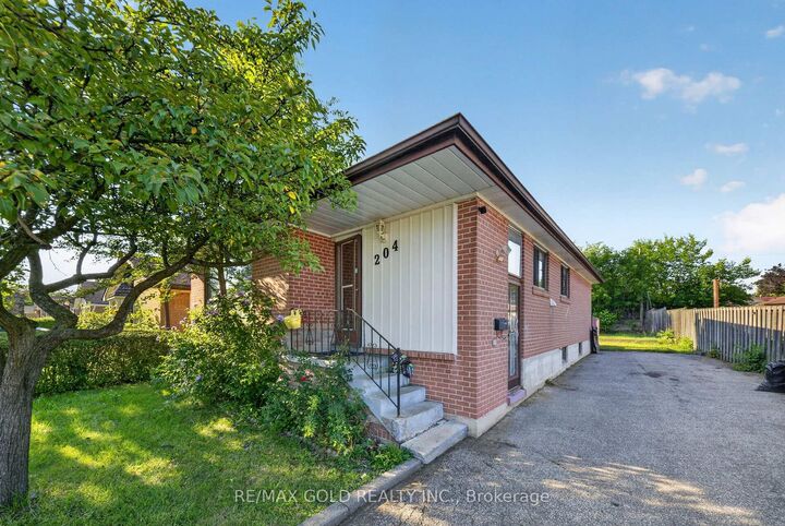 Photo de la propriété: 204 Taysham Crescent Upper ON M9V 1X7