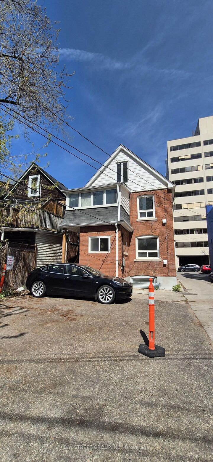 Property Photo: 6 Ferndale Avenue ON M4T 2B3