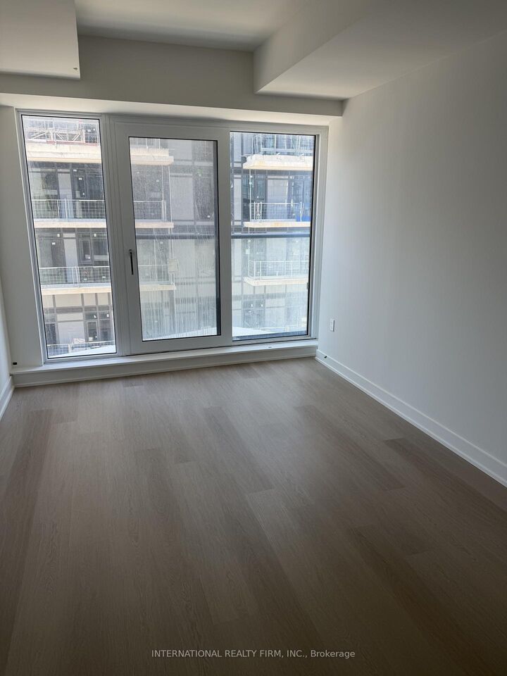 Property Photo:  448 Burnhamthorpe Road W 425  ON L5B 0R4 